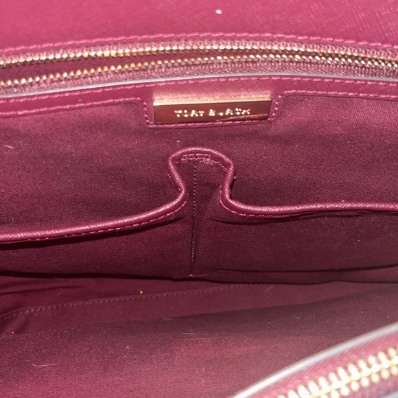 Tory Burch Women’s McGraw Tote in Burgandy - Picture 4 of 7